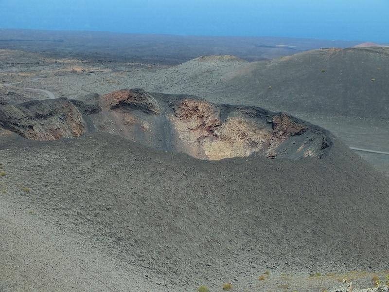Crater volcánico en Timanfaya