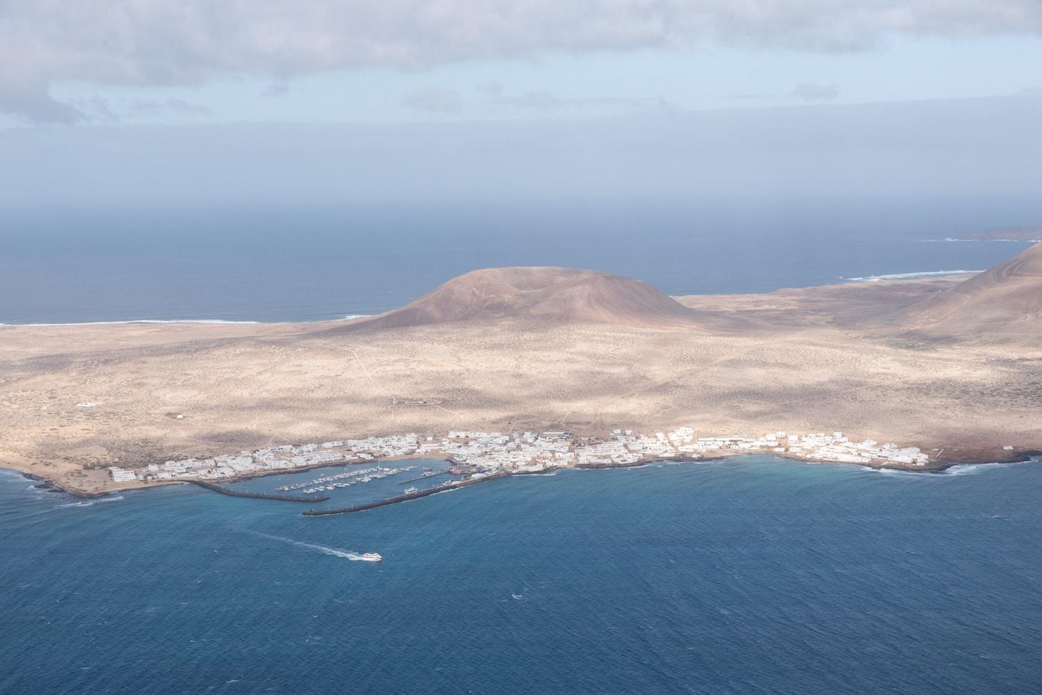 vue depuis le Mirador del Rio sur l'île de La Graciosa